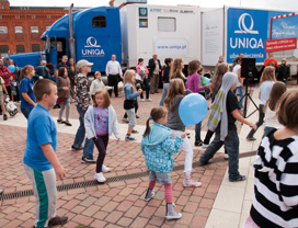 The 2010 UNIQA VitalTruck Tour went to six Polish cities to raise awareness with numerous activities of active and healthy lifestyles. A highlight in Warsaw was a visit by Bogdan Wenta, the trainer for Poland’s national men‘s handball team and, since 2009, a popular UNIQA representative. Over 300 visitors analysed the results of their personal fitness test with the help of the UNIQA VitalCoaches. (photo) The 2010 UNIQA VitalTruck Tour went to six Polish cities to raise awareness with numerous activities of active and healthy lifestyles. A highlight in Warsaw was a visit by Bogdan Wenta, the trainer for Poland’s national men‘s handball team and, since 2009, a popular UNIQA representative. Over 300 visitors analysed the results of their personal fitness test with the help of the UNIQA VitalCoaches. (photo)