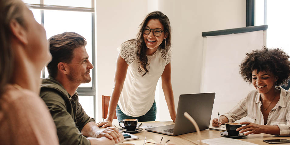 Employees in a meeting with coffee (Photo)