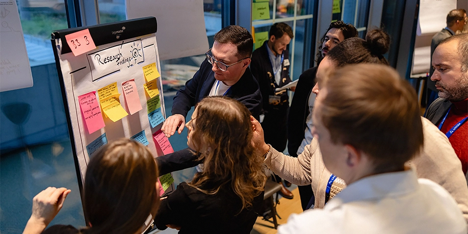 At Summit 2025, representatives from the four communities—Pricing, Value Proposition, Data & Analytics, and Transformation—across UNIQA Group discuss research findings.
