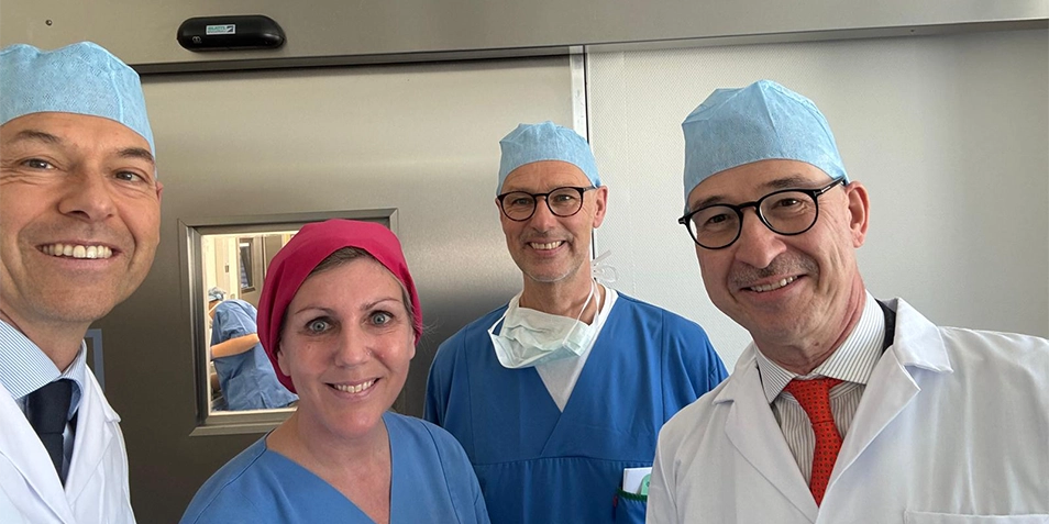 Andreas Brandstetter, Dr. Eva-Maria Keller, Geschäftsführerin, Herbert Obermoser, Leiter Anästhesie, und Burkhard Gantenbein, Aufsichtsratsvorsitzender der UNIQA Group, bei einem Besuch in der neu erworbenen Privatklinik Wörgl im März 2025